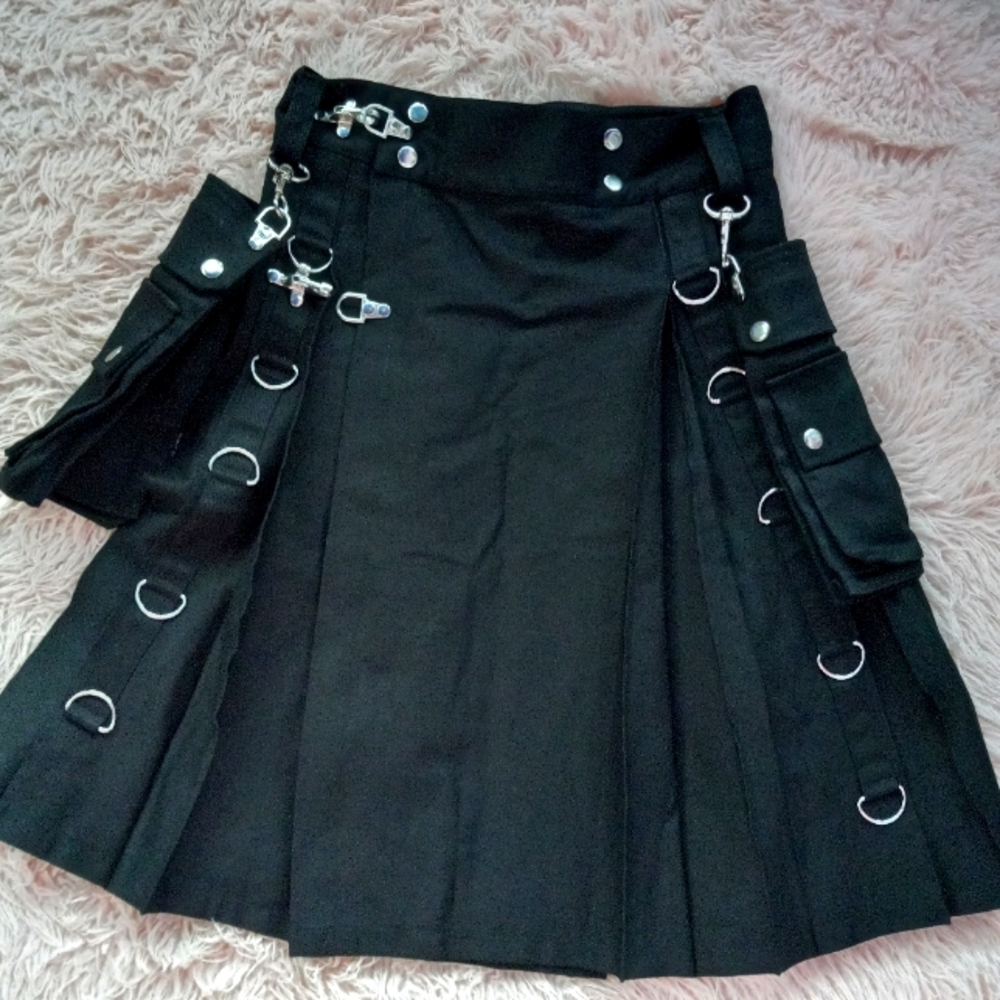 SOLD! Unisex Gothic kilt! Wrap style w Snaps and metal clasps w 2 saddle bags! - Picture 1 of 15